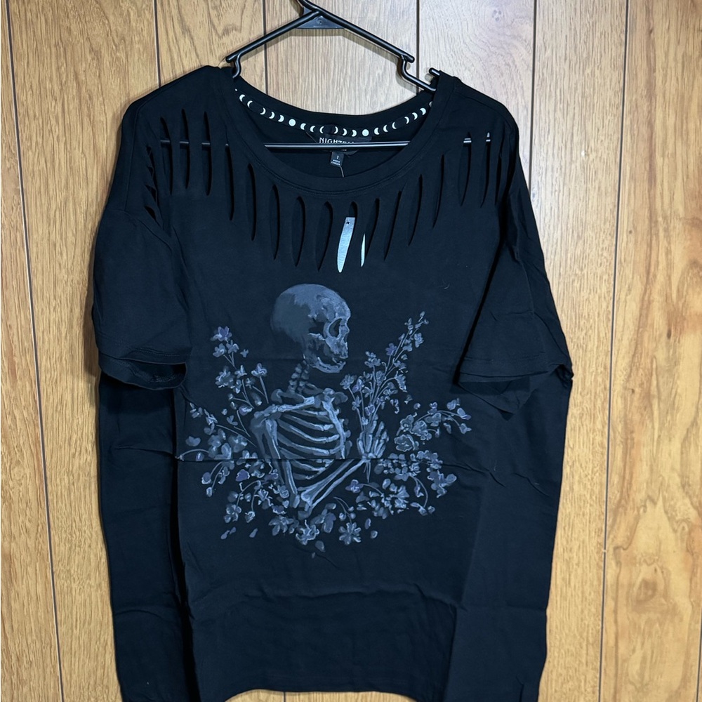 Torrid Black Skeleton Distressed Graphic‎ Tee Size 2- 2X NWT
